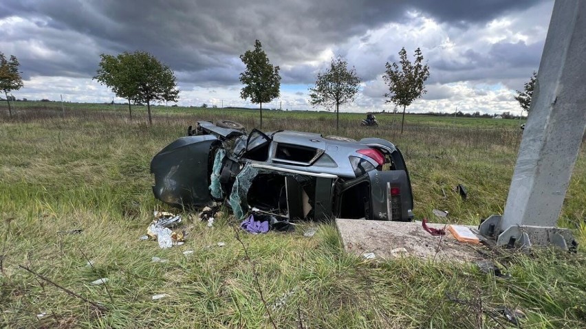 Wypadek na S5. Dachowanie samochodu osobowego w Woźnikach