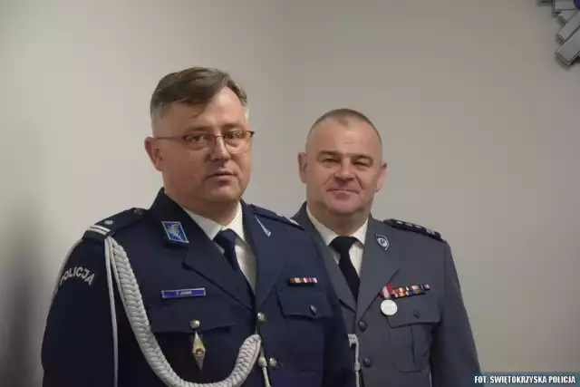 Nowy szef jędrzejowskiej policji podinspektor Tomasz Janik (z lewej) i jego poprzednik inspektor Tomasz Sołtysik