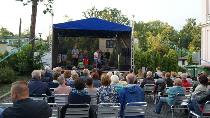 Koncert Szulerów na scenie przy Akademii Twórczości w Skierniewicach [ZDJĘCIA]