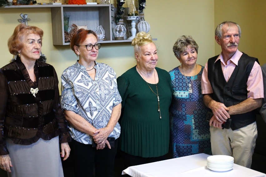 To już 5 lat klubu Senior+ w Radomsku. Seniorzy świętują, był tort i życzenia