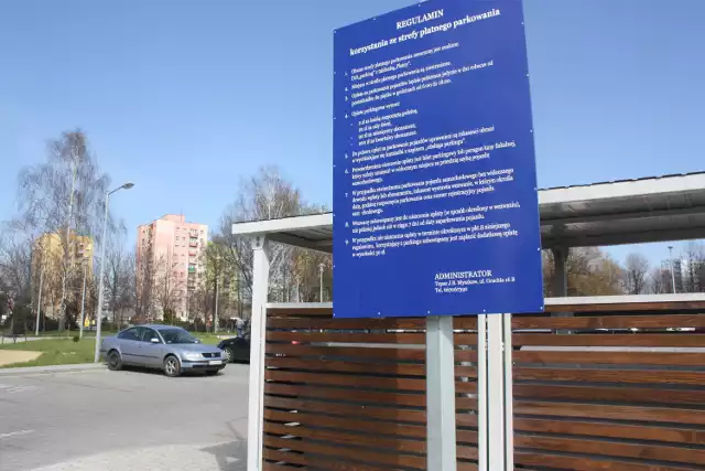 Nowy parking przy dworcu w Zawierciu jest płatny.