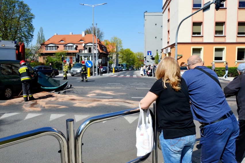 Dwa auta zderzyły się w centrum Zielonej Góry na...