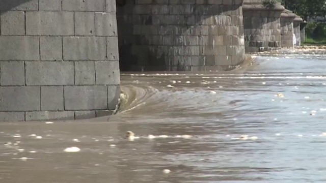 Warszawa: poziom wody w Wiśle jest wysoki i ciągle rośnie