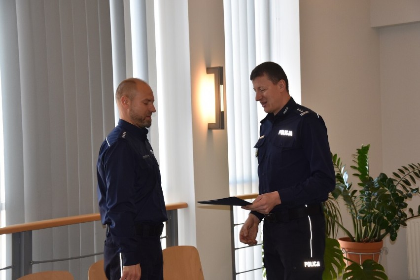 Komendant Marcin Sapun (z prawej) i jego zastępca Bartosz...