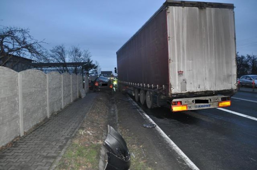 Wypadek w Kucharach. Dwie osoby ciężko ranne