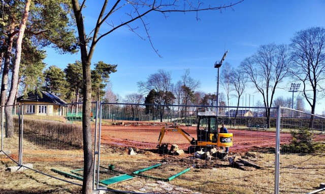 Korty tenisowe w olkuskim Parku Czarna Góra będą przebudowane. Powstanie przy nich tężnia solankowa.