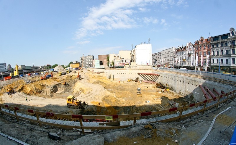 Plac Szewczyka w 2011 r. Rozpoczęły się wykopy fundamentów...