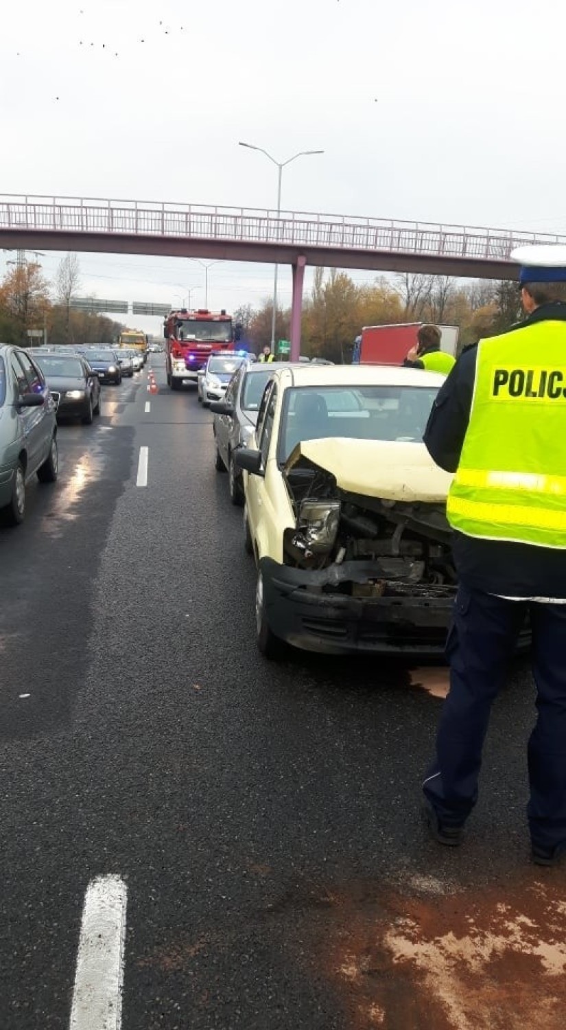 Trasa DTŚ jest zablokowana przez wypadki i stłuczki