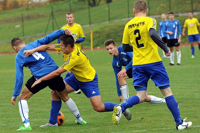W sobotę piłkarze z Raciąża (na żółto) będą chcieli powetować sobie jesienną nieznaczną porażkę w Tucholi.