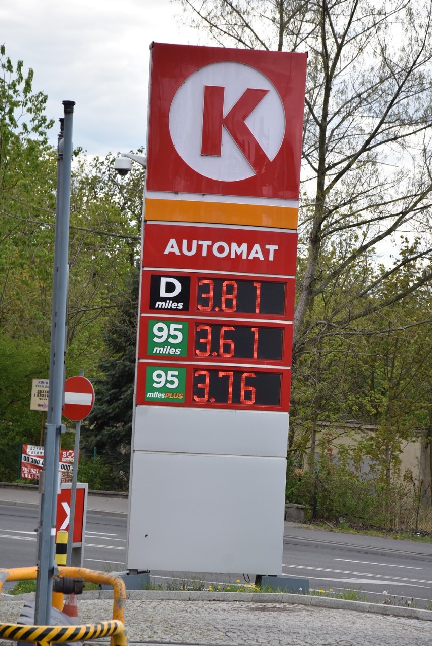 Ceny paliw w Kaliszu. Na stacjach coraz taniej ZDJĘCIA