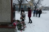 Złożyli kwiaty pod pomnikiem Marszałka