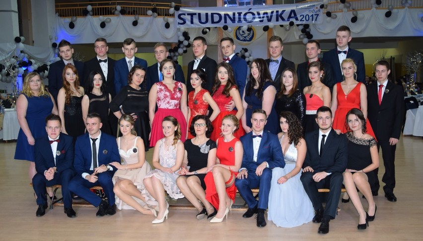 Studniówka 2017. Zobacz grupowe zdjęcia uczniów ZSP nr 3 w Malborku