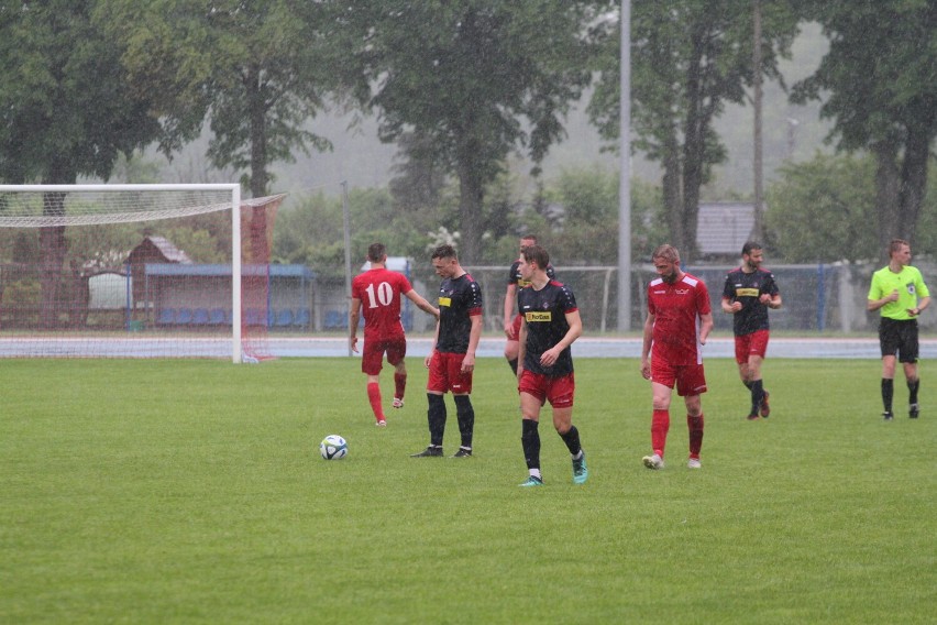 Piłkarze Gromu i Orkana ze zmiennym szczęściem rywalizowali w dwóch ostatnich kolejkach ligowych