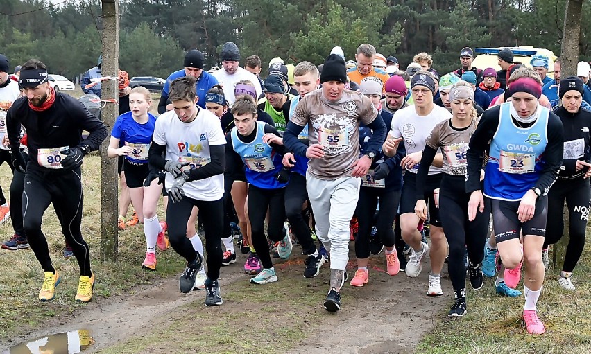 Blisko 100 biegaczy walczyło w Mistrzostwach Powiatu Pilskiego w Biegach Przełajowych. Zobaczcie zdjęcia