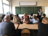 Lekcje języka polskiego dla Ukraińców w ZSP 1 w Radomsku. Prowadzą je uczniowie "mechanika"