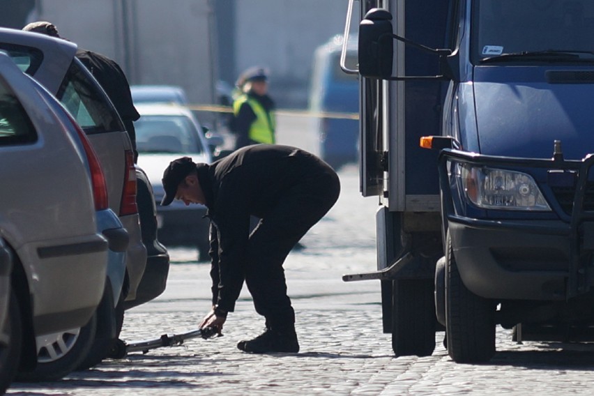 Alarm bombowy w Tarnowie. Ewakuacja szkół i komisariatu [NOWE ZDJĘCIA]