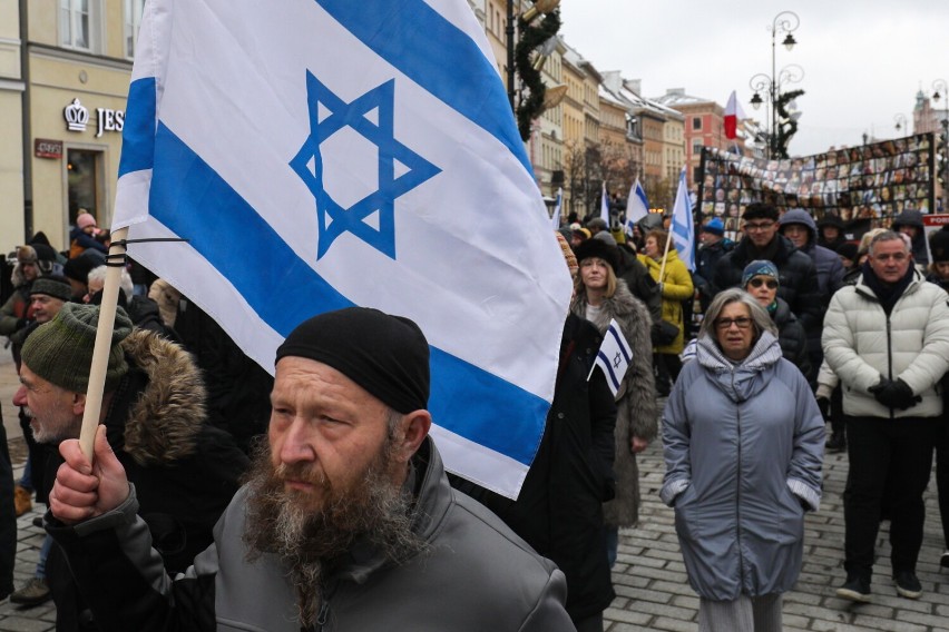 Proizraelska demonstracja w Warszawie. Uczestnicy domagają się uwolnienia zakładników z rąk Hamasu