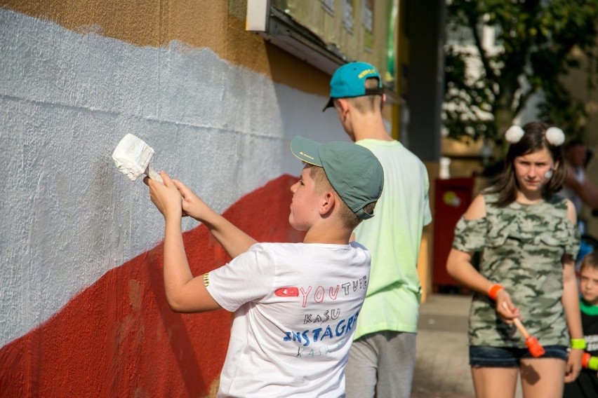 Jedna z akcji zamazywania graffiti zorganizowana przez...