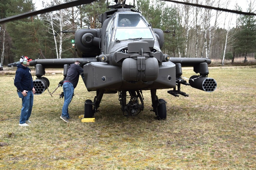 Na żagańskim Stalagu wylądował śmigłowiec szturmowy AH-64...