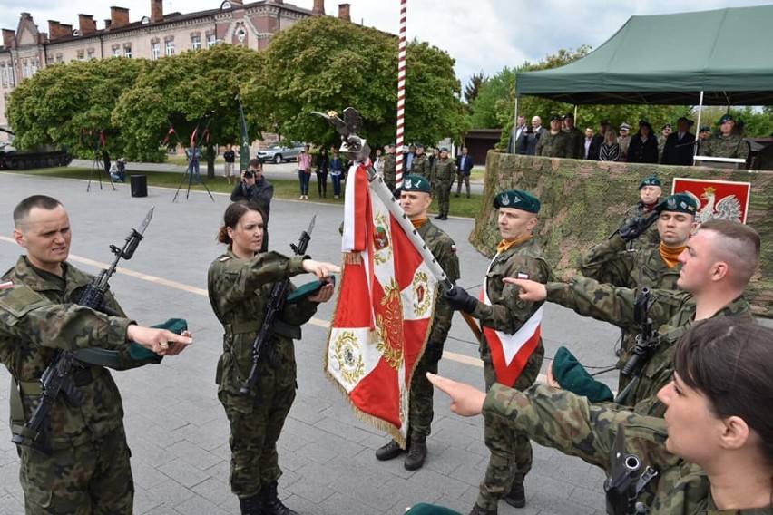 Chełm. Święto 19. Chełmskiego Dywizjonu Artylerii Samobieżnej i przysięga wojskowa. Zobacz zdjęcia