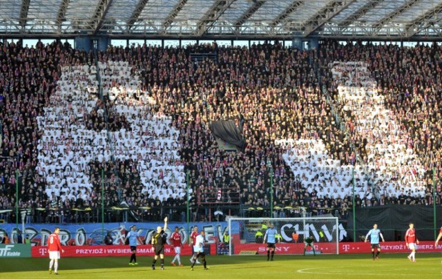 Derby Krakowa 2014: Kibice Cracovii przemaszerowali na stadion Wisły [ZDJĘCIA]

Derby Krakowa 2014: Przemarsz kibiców Cracovii [WIDEO]