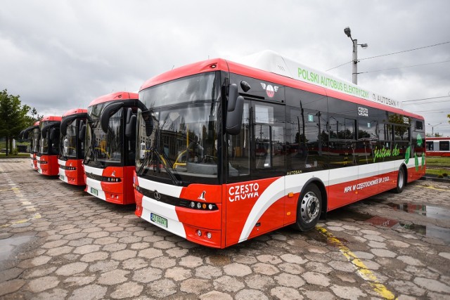 Do częstochowskiego MPK dotarło pięć pierwszych autobusów elektrycznych

Zobacz kolejne zdjęcia. Przesuwaj zdjęcia w prawo - naciśnij strzałkę lub przycisk NASTĘPNE