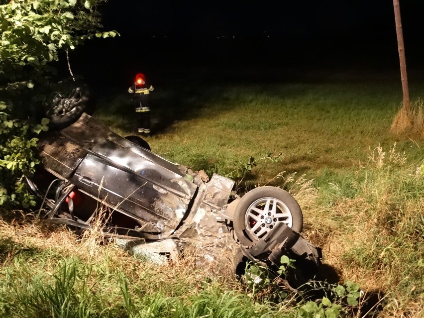 Chraplewo: BMW uderzyło w drzewo