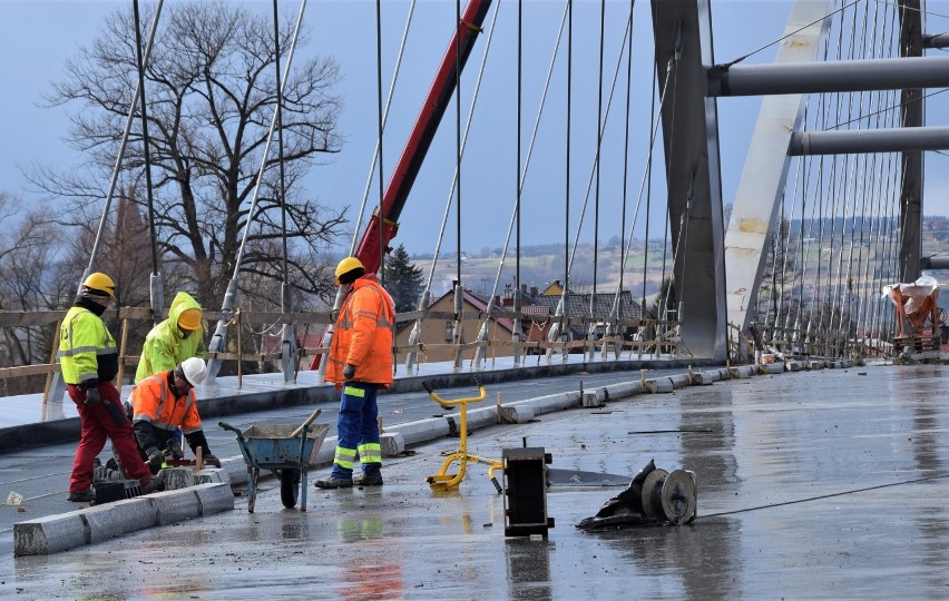 Nowy Sącz. Trwają prace na moście heleńskim. Zobacz zdjęcia z budowy [ZDJĘCIA]
