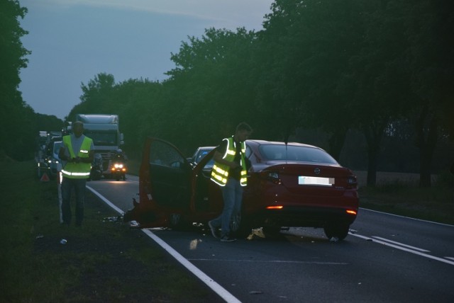 Na miejscu wypadku pracuje policja.