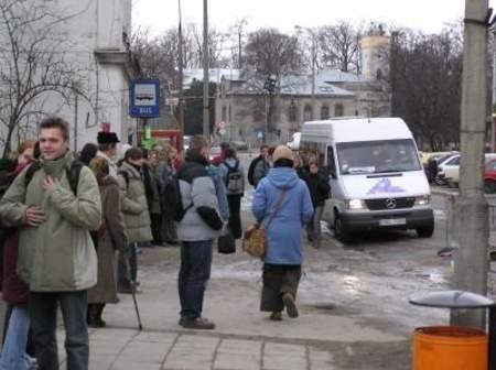 FOT. RAFAŁ ŚWIĘCKI | Autobusy MZK mają problemy z podjazdem na przystanek na ul. Zgorzeleckiej.