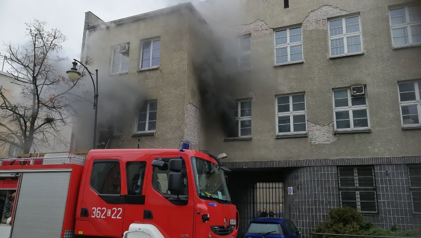 Pożar w budynku Poczty Polskiej we Włocławku [zdjęcia, wideo]