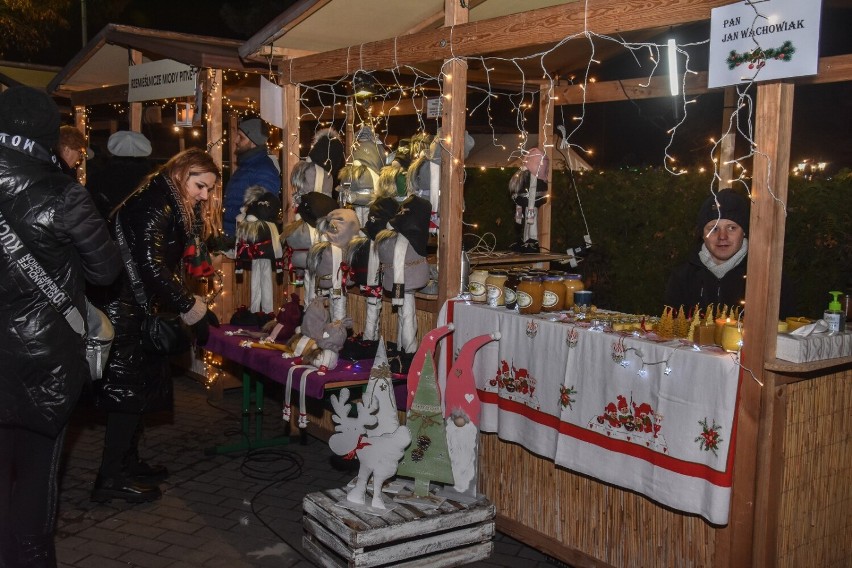 Jarmark w Ostrorogu już dzisiaj! Co będzie się działo w świątecznej wiosce na Rynku?