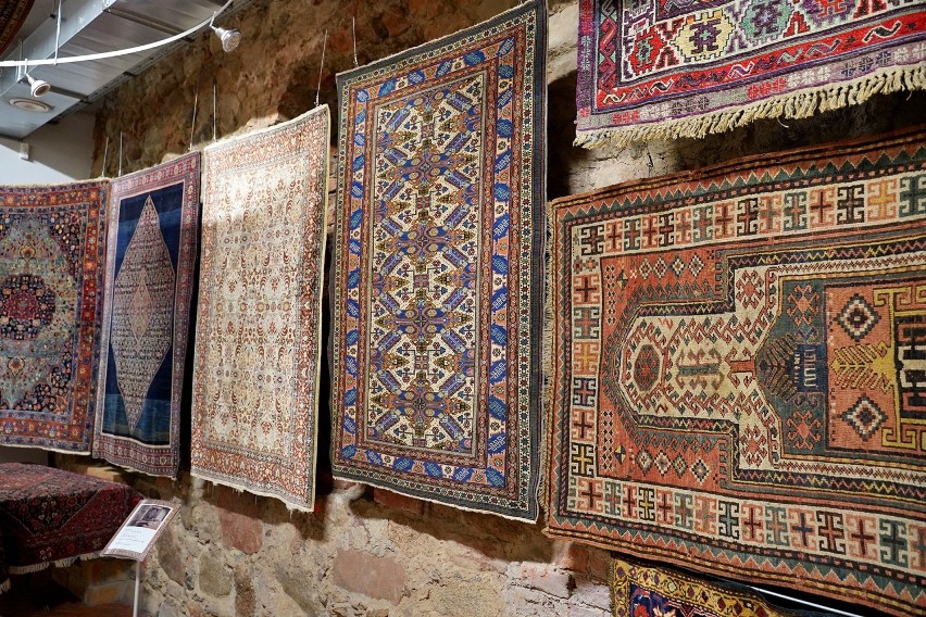 Perskie, tureckie i kaukaskie dywany można oglądać na wystwie w Muzeum Regionalnym w Człuchowie