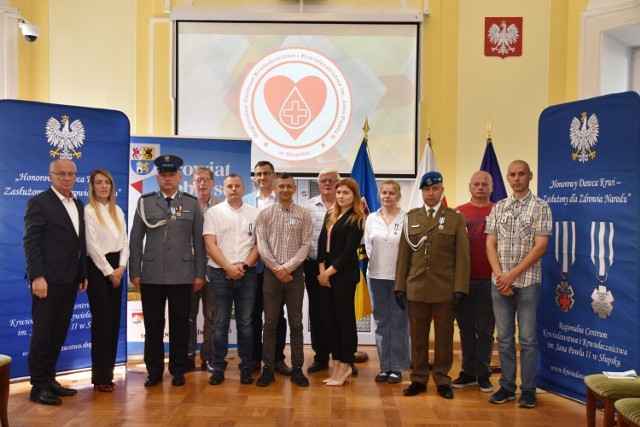 W Starostwie Powiatowym w Lęborku miała miejsce wyjątkowa uroczystość. Jedna kobieta i 10 mężczyzn otrzymało odznaczenia „Honorowy Dawca Krwi Zasłużony Dla Zdrowia Narodu”.