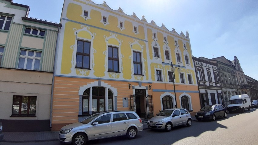 Zabytkowy budynek domu kultury i biblioteki w Gorzowie...