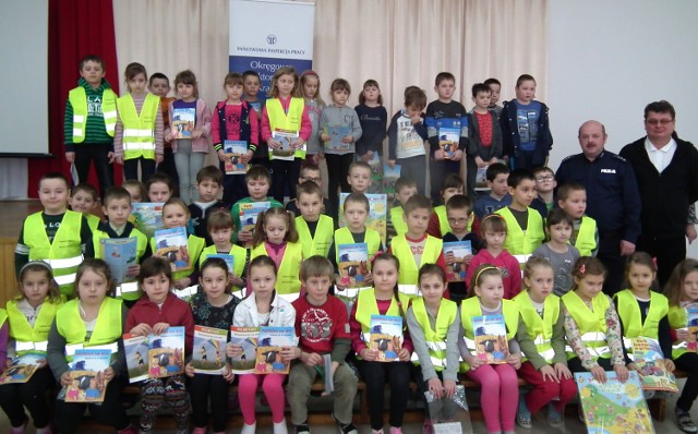 Policjanci i inspektorzy szkolili dzieci w gminie Uście Gorlickie