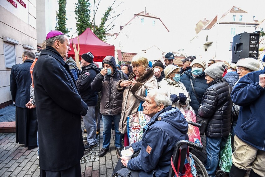 Sopot. Caritas wspólnie z MOPS zorganizował śniadanie Wielkanocne dla potrzebujących | ZDJĘCIA