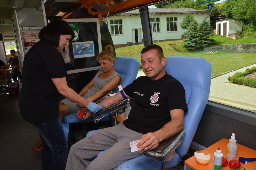 Gmina Miastko. Festyn rekreacyjny z OSP w Wałdowie rozpoczęło oddawanie krwi (FOTO)