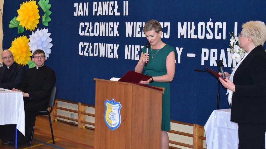 Agata Brzeska z SP w Łyśniewie laureatką III Wojewódzkiego Konkursu Wiedzy o św. Janie Pawle II