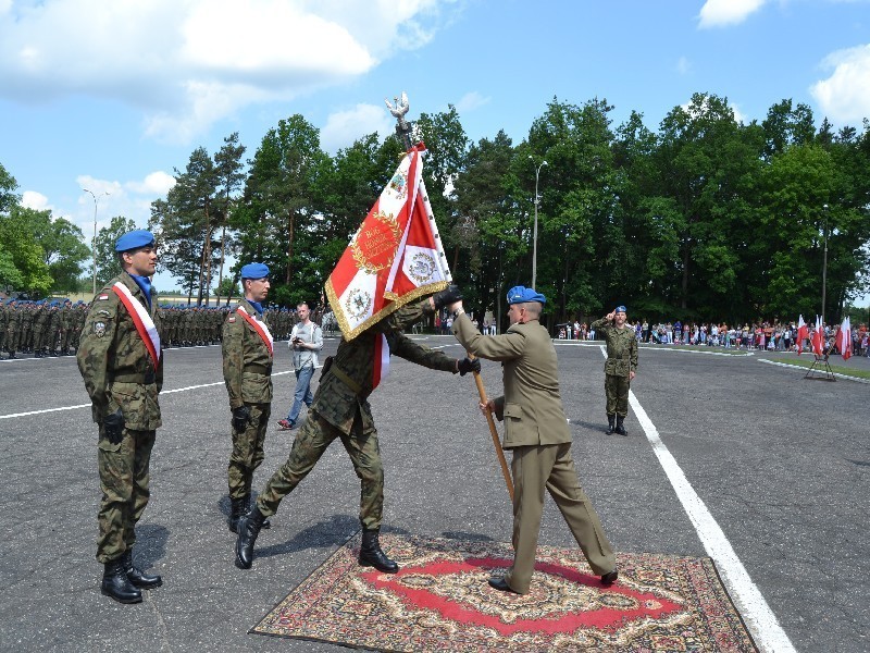 Uroczyczystość wręczenia sztandaru I lęborskiemu batalionowi zmechanizowanemu