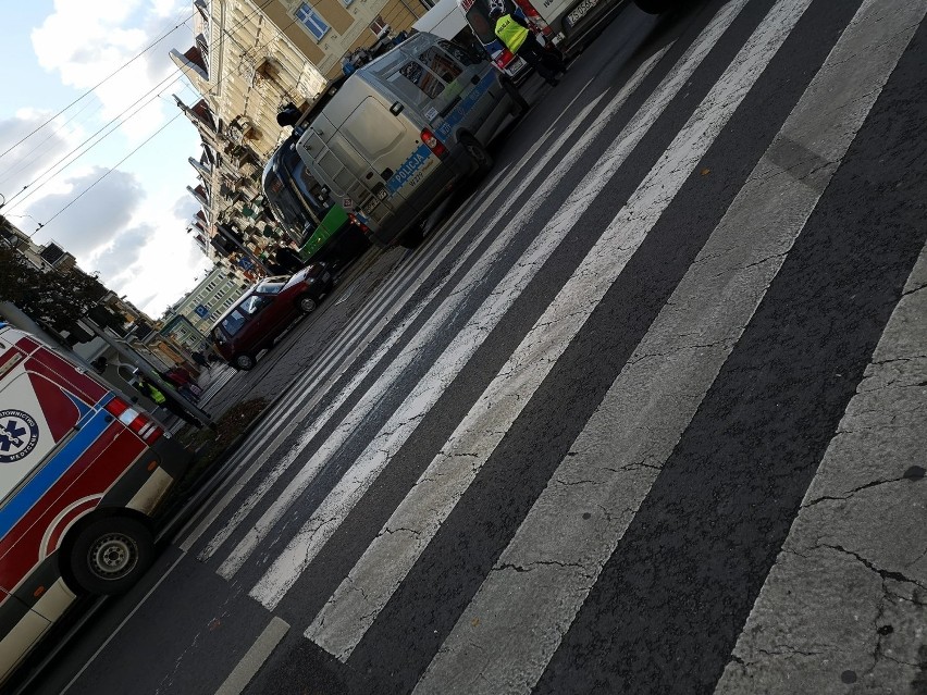 Samochód wjechał w tramwaj na ul. Krzywoustego 