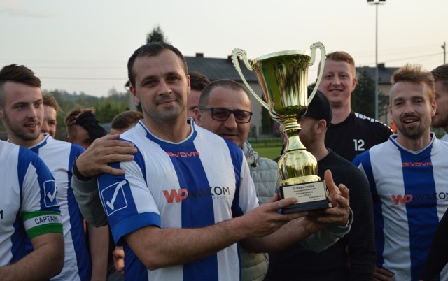 Orzeł Ryczów, jako pucharowy zwycięzca w wadowickim podokręgu, w minionym sezonie wygrał Puchar Polski w zachodniej Małopolsce, pokonując w finale trzecioligową Sołę Oświęcim 2:1.