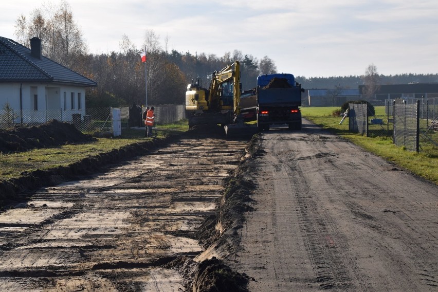 Rozpoczęła się przebudowa gminnej drogi w miejscowości Kłady...