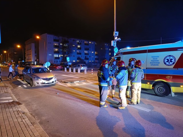 Dwie osoby zostały ranne w wypadku, który miał miejsce po południu, 10 listopada na ulicy Waryńskiego w Radomiu.