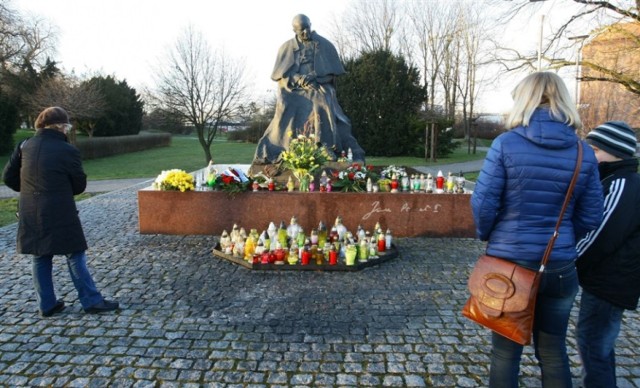 Toruń w 10. rocznicę śmierci Jana Pawła II [ZDJĘCIA]