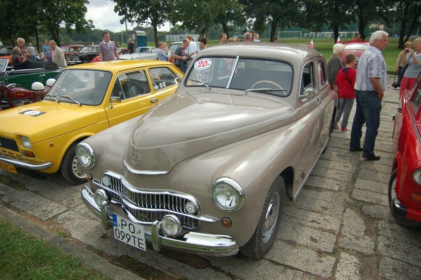 Zbąszyń. Zlot starych samochodów. Rajd samochodów. [ZDJĘCIA,VIDEO]