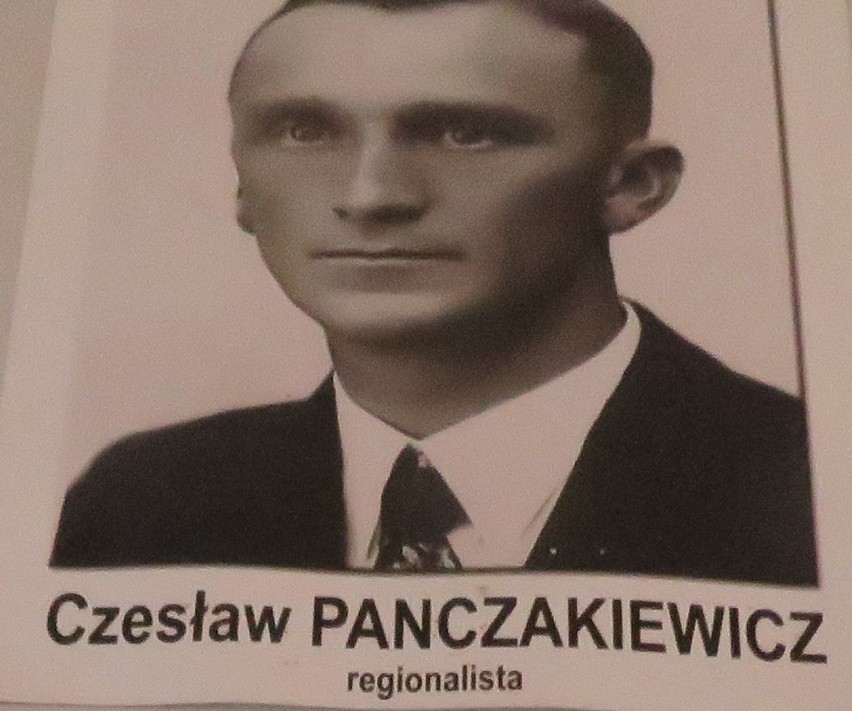 Plansze z najsłynniejszymi absolwentami najstarszego...