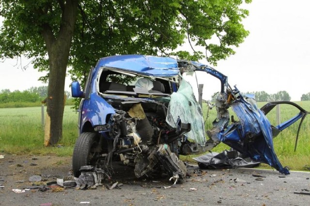 Tragiczny wypadek na krajowej dziesiątce między Grabównem a Okalińcem. W piątek rano samochód osobowy uderzył w drzewo. Kierowca zginął na miejscu. Przyczyny wypadku ustala policja.

ZOBACZ WIĘCEJ: 1Wypadek między Grabównem a Okalińcem. Kierowca nie żyje