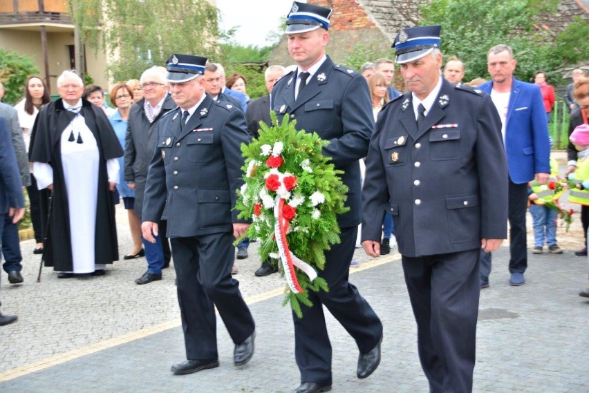 Uroczystość w Zacharzynie ku pamięci 7-miu mieszkańców zamordowanych przez hitlerowców (ZDJĘCIA)