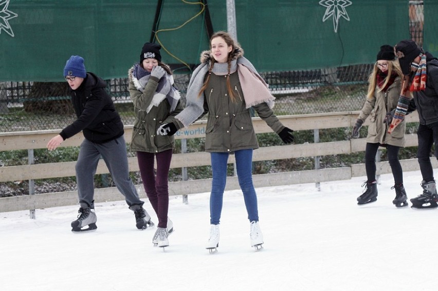 Ferie na lodowisku Ośrodka Sportu i Rekreacji w Legnicy [ZDJĘCIA]